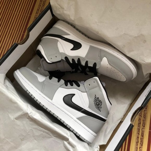 Air Jordan 1 Mid Light Smoke Grey main image 4